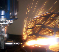 Three-dimensional laser cutting