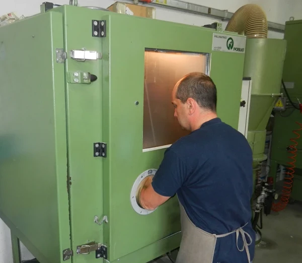 Aluminum sandblasting