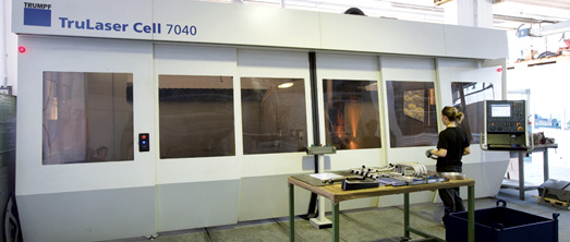 Three-dimensional laser cutting